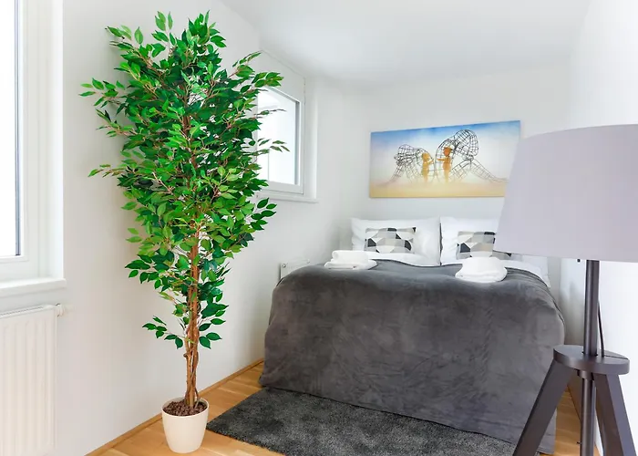 Luxury Two Bedroom Penthouse With Big Terrace And View *